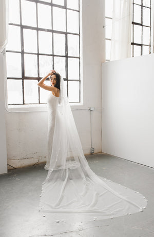 Open image in slideshow, Flora Wedding Veil - Daphne Newman Design
